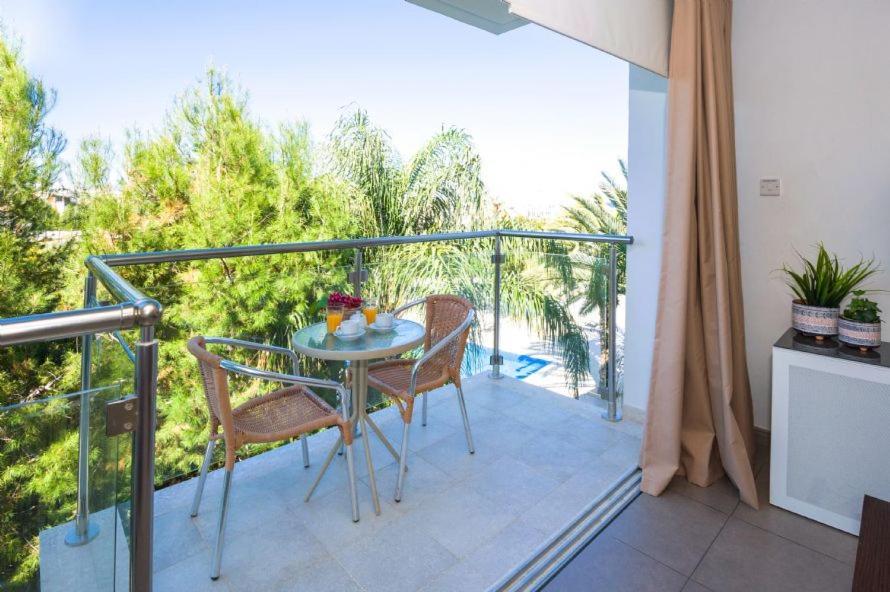 Lucile - Coralli Beachfront Apartment 파라림니 외부 사진