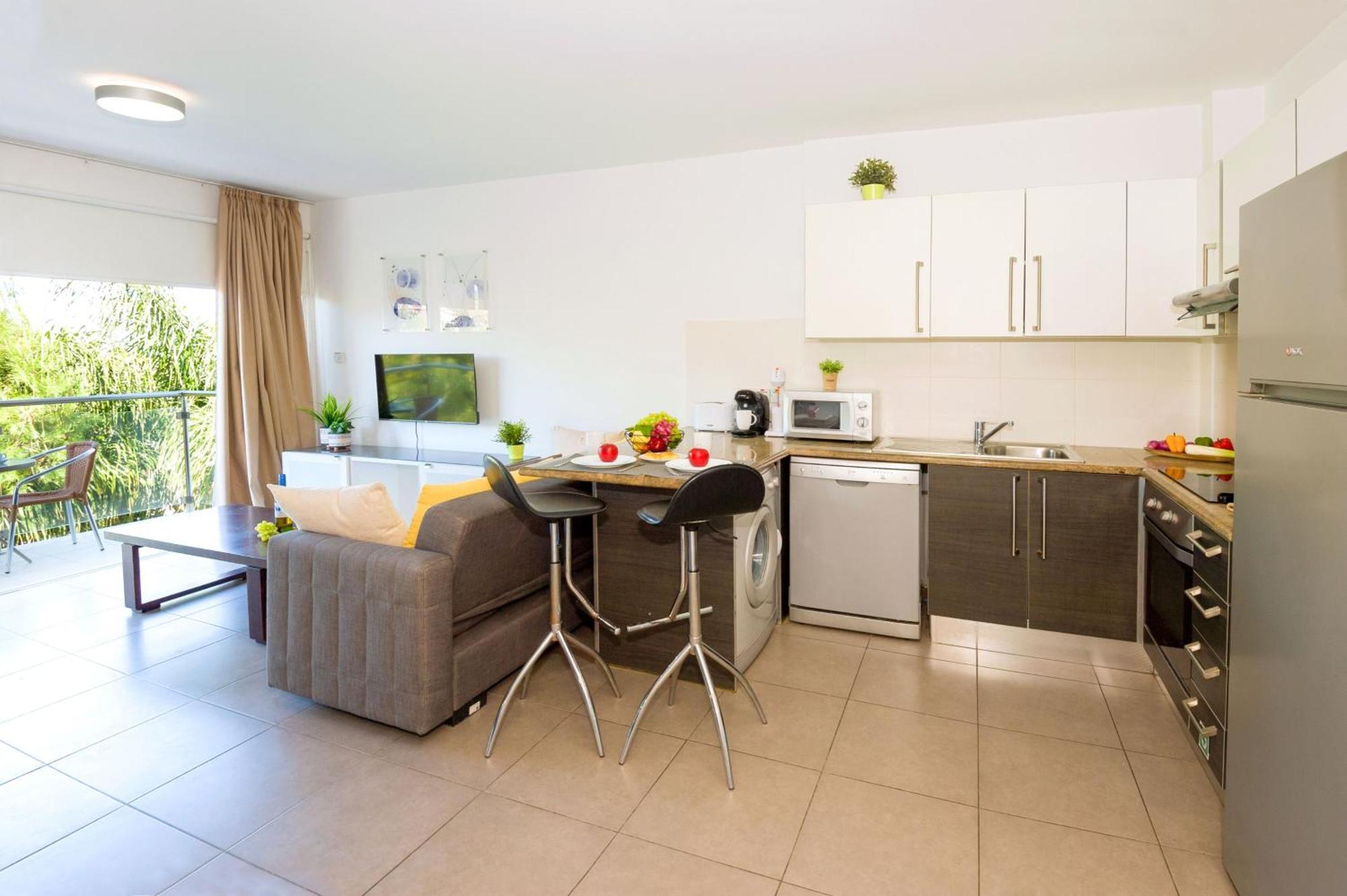 Lucile - Coralli Beachfront Apartment 파라림니 외부 사진