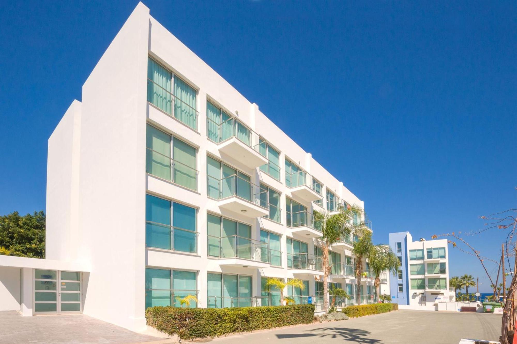 Lucile - Coralli Beachfront Apartment 파라림니 외부 사진