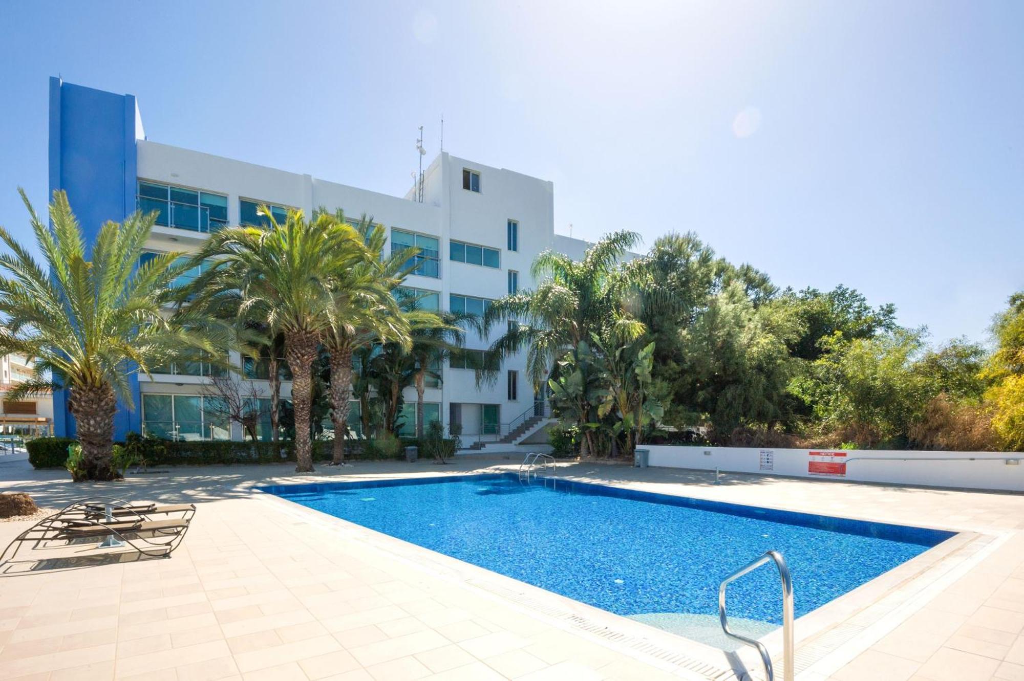 Lucile - Coralli Beachfront Apartment 파라림니 외부 사진