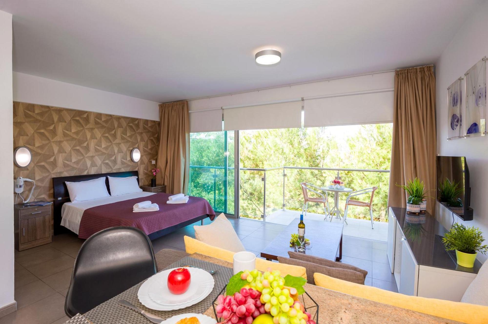 Lucile - Coralli Beachfront Apartment 파라림니 외부 사진